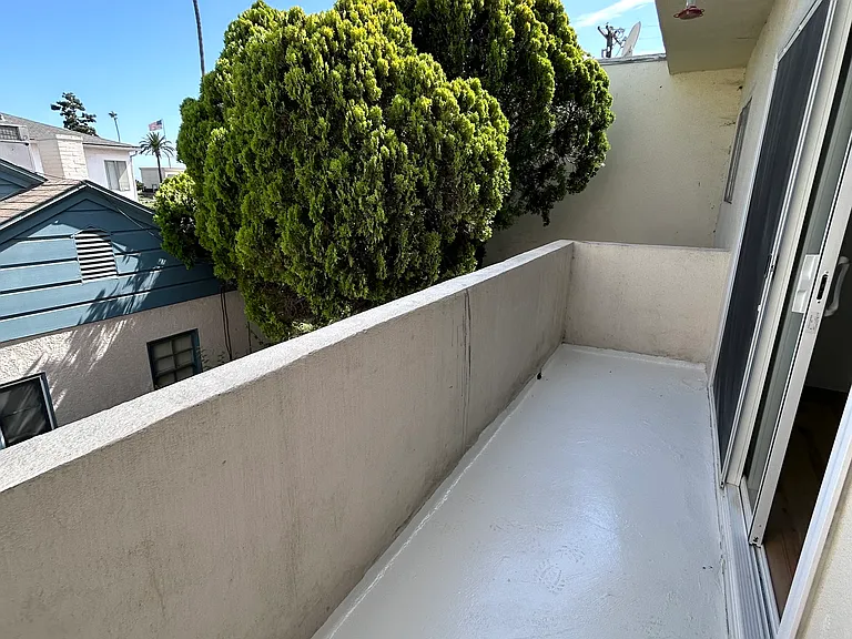 1627 Manning Ave #4 — Photo 11