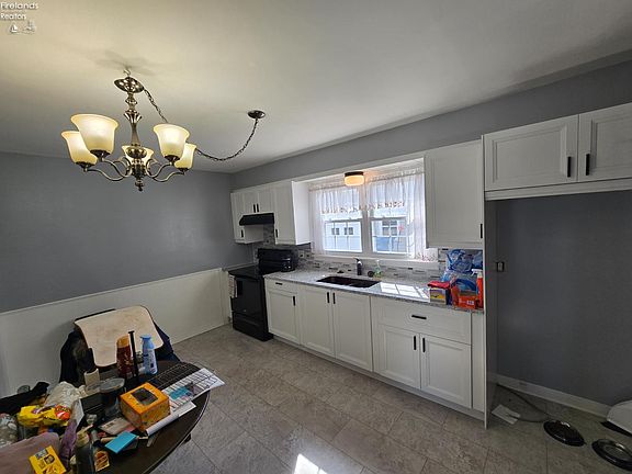 3rd image of 2802 N Bayview Ln