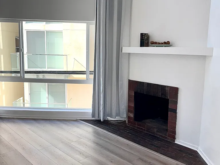 15 Ironsides St #4 — Photo 3