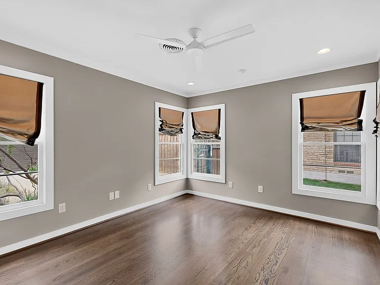 2323 Barberry Dr — Photo 29