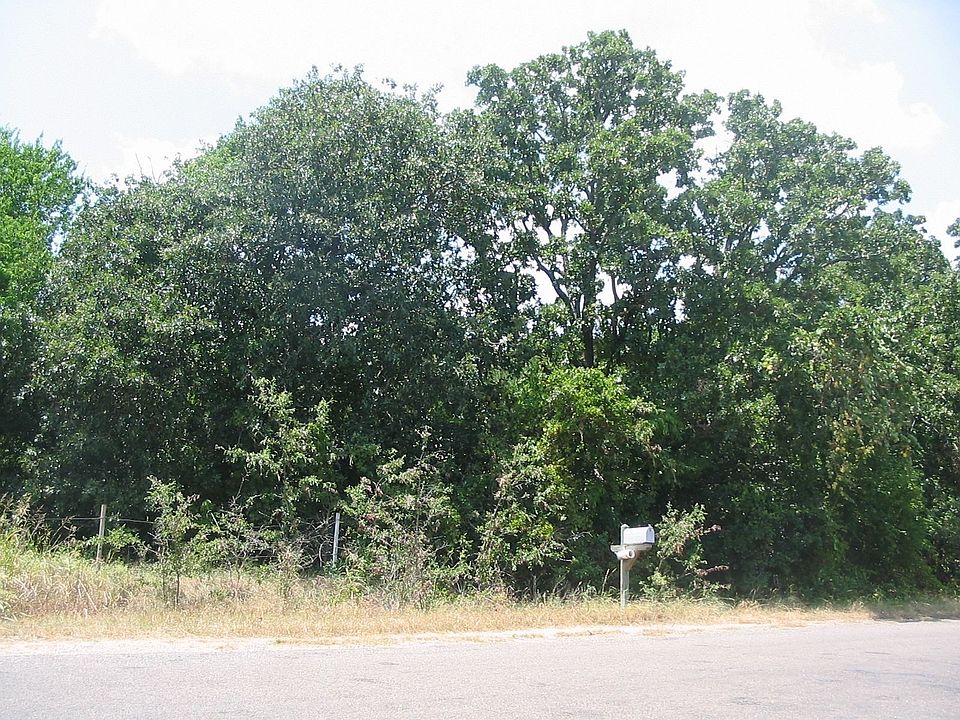 2nd image of 2568 Fort Rd