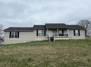 1073 Lake Rd, Westmoreland, TN 37186