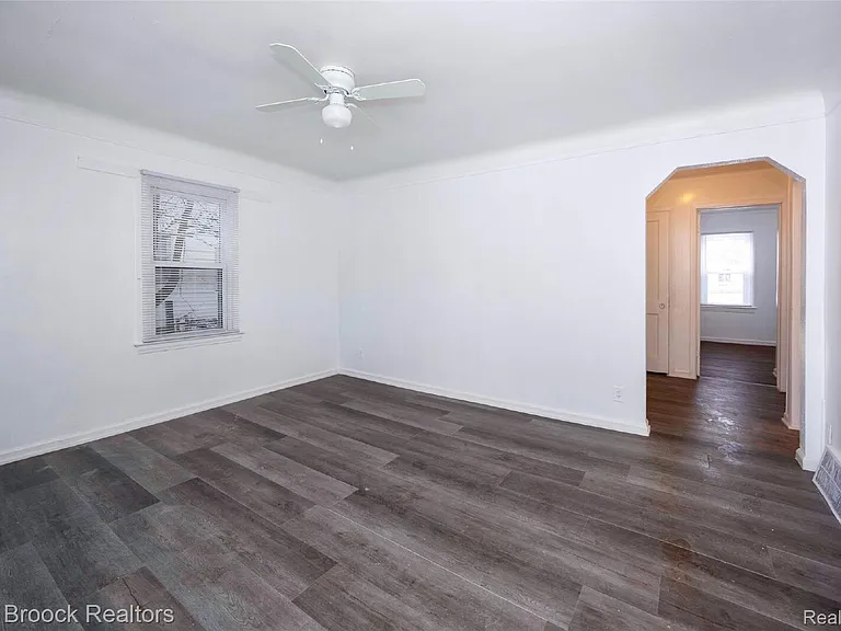 20059 Bloom St — Photo 4