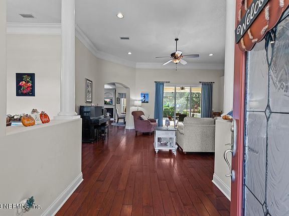 5th image of 725 WILLOW WOOD Place