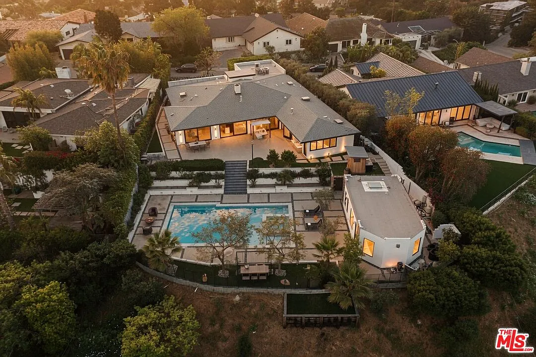 5 bed, 5.5 bath, 4500 sqft, $38,000 — Photo 1