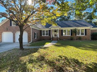 664 Sawgrass Rd, Hampstead, NC 28443