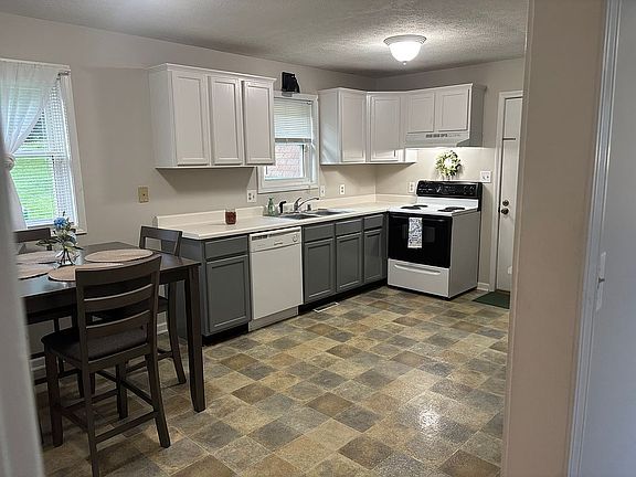 3rd image of 2079 Curling Dr