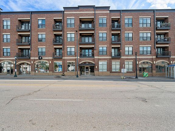 3rd image of 15 E Franklin Ave APT 210
