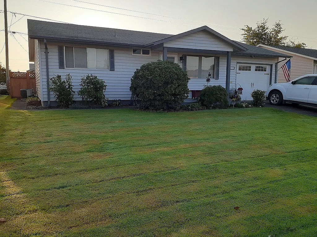 1982 Thompson Rd photo 1