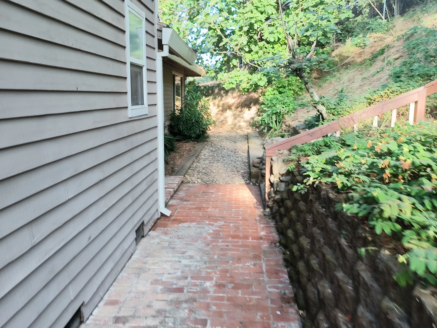 523 Encina Drive — Photo 2