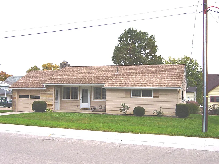 144 Taft Ave NE — Photo 2