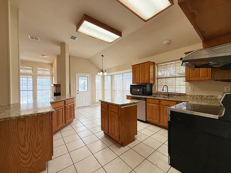 6000 Arlington Dr — Photo 11