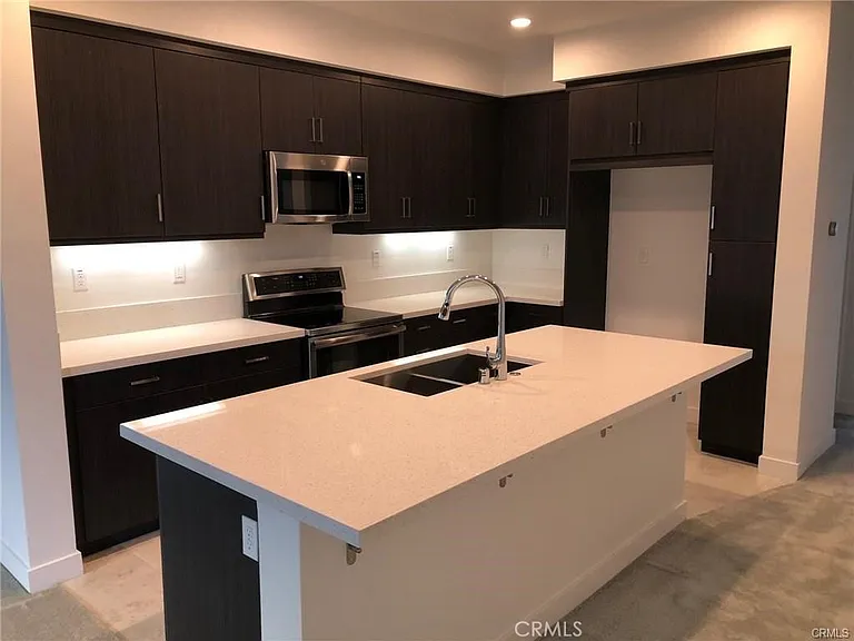 2830 Blossom Ct — Photo 6