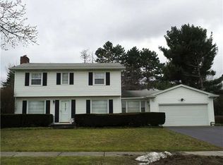 45 Sandcastle Dr, Rochester, NY 14622