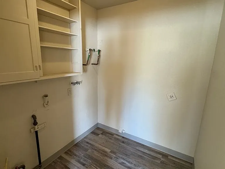 1571 Vista Grande Ln — Photo 14