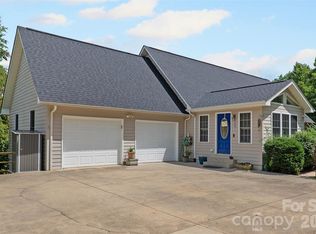 15 Willow Knolls Dr, Weaverville, NC 28787