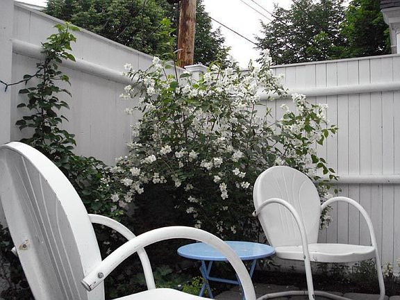 courtyard apartment a.