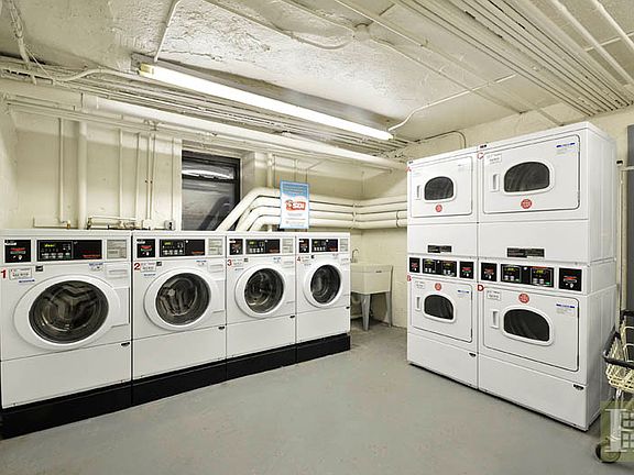 3rd image of 330 W 85th St APT 6G