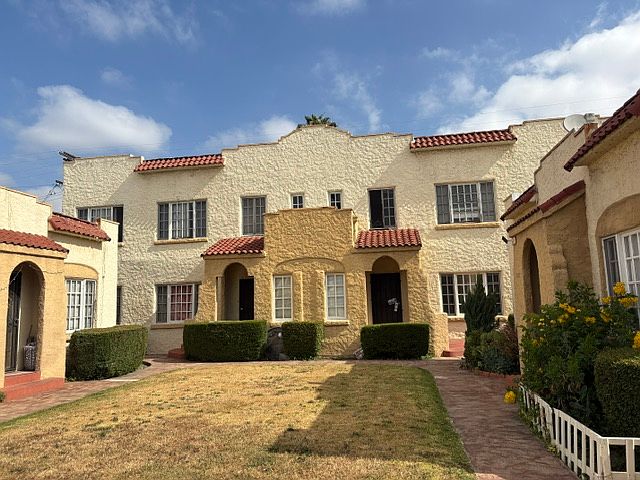 1st image of 527-549 E Holt Ave #541