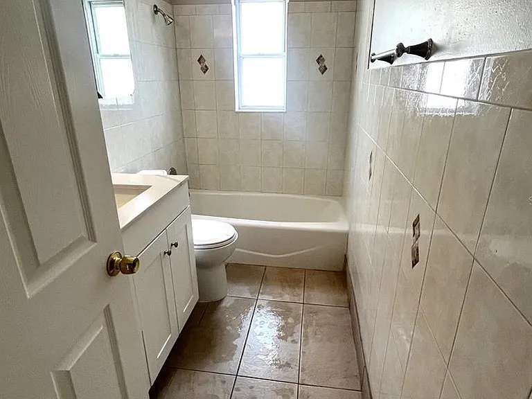 360 72nd Ave — Photo 15
