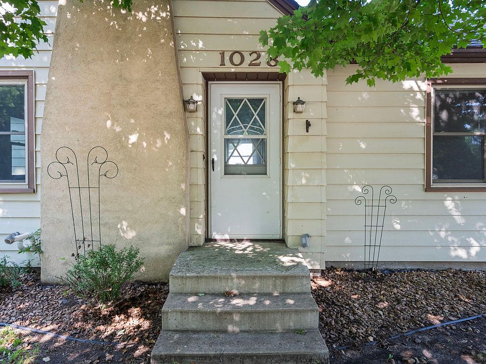 1st image of 1028 1st Ave NE
