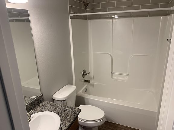 5th image of 3301 SW Windrift Ave Unit 2