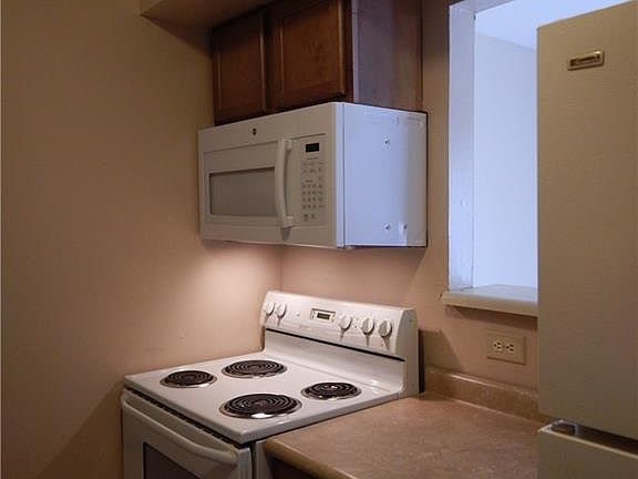 5th image of 2403 Bosque Dr #A-d
