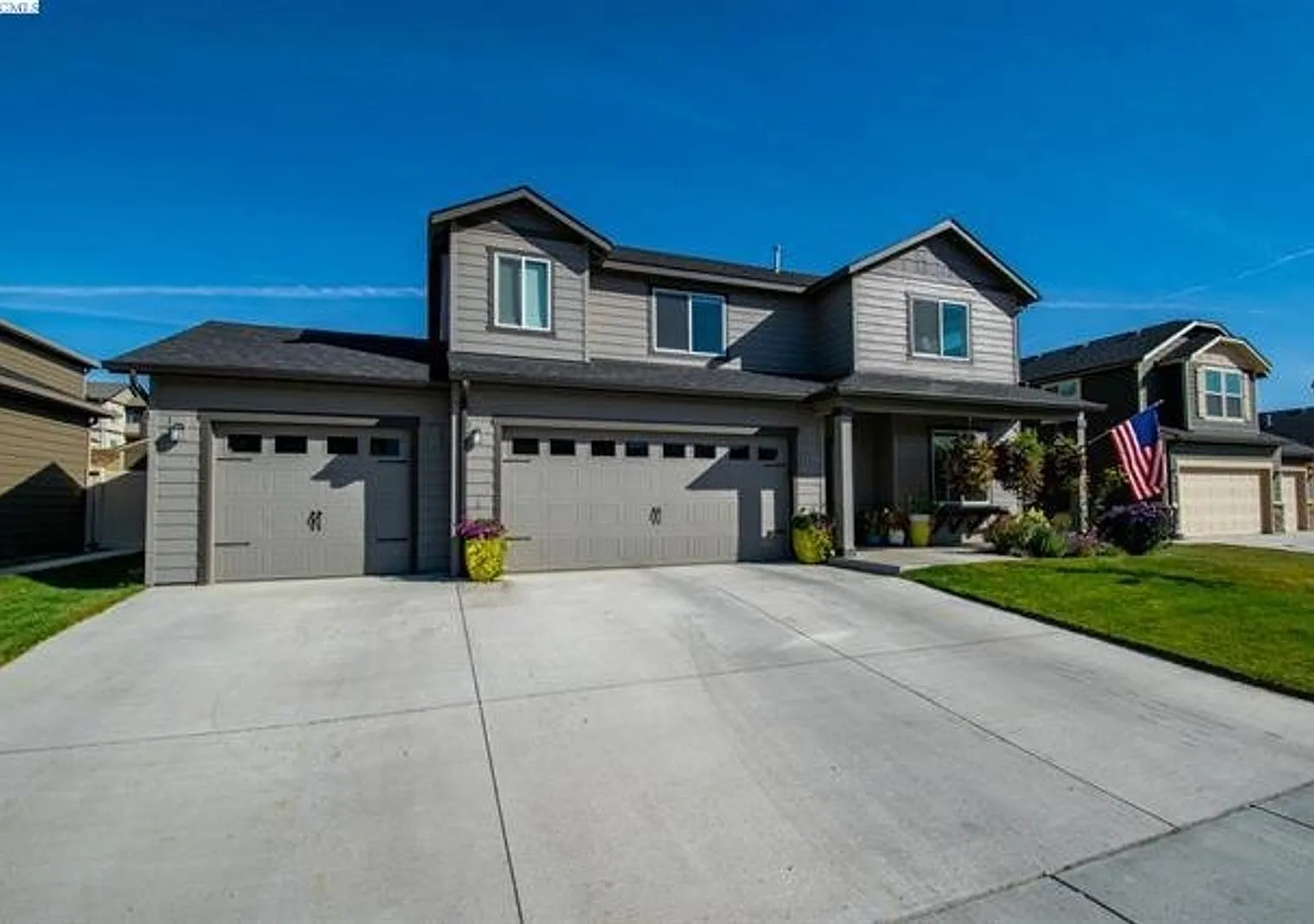 Immaculant 4BD/2.5BA Single Family Home on Sunnyside Hill — Photo 1