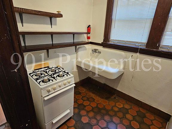 3rd image of 216 N Willett St APT 1