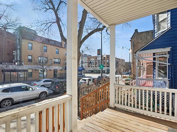 3rd image of 2144 W Montrose Ave #2