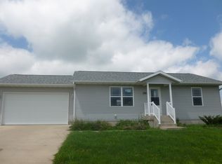 209 Taylor Dr, Lone Tree, IA 52755