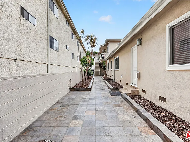 1619 Colby Ave #4 — Photo 4