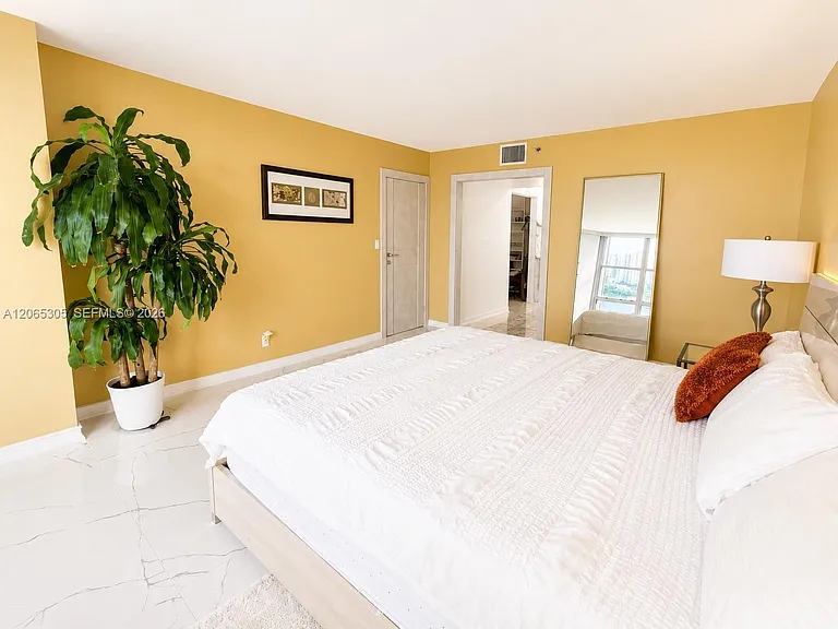 3600 Mystic Pointe Dr #1715 — Photo 7