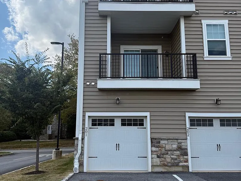201 Charles Ellis Dr — Photo 16