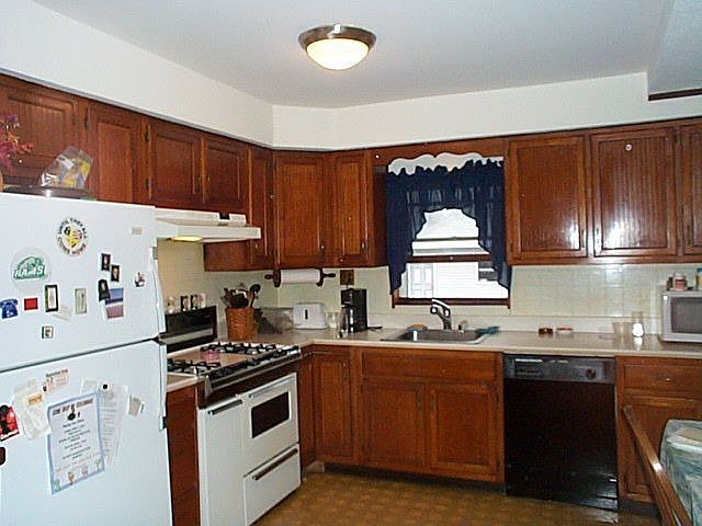 Roomy Kitchen