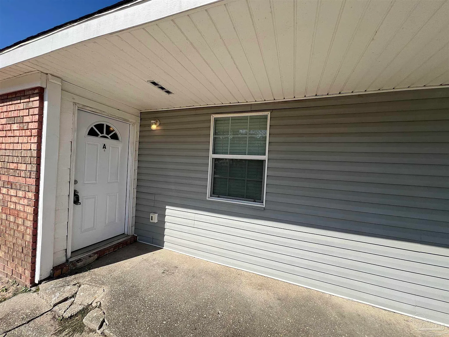 2 bed, 1.0 bath, 950 sqft, $1,095 — Photo 2
