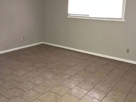 4th image of 708 N 13th Ter APT B