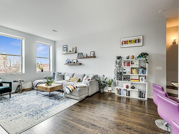 3rd image of 1350 W Fullerton Ave APT 516