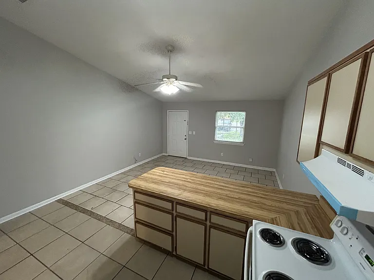 1254 Continental Ct — Photo 9