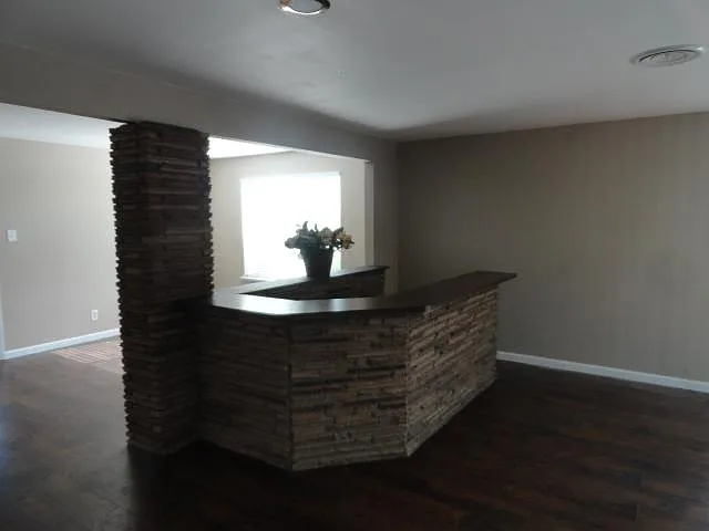 8020 Locust Rd — Photo 8