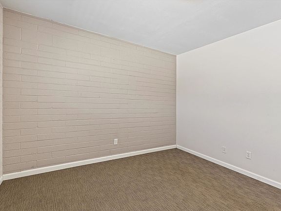 4th image of 726 E 9th St #17