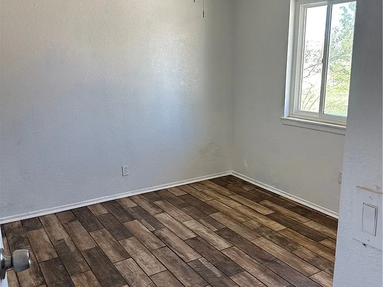 11015 Oakwood Ave — Photo 4