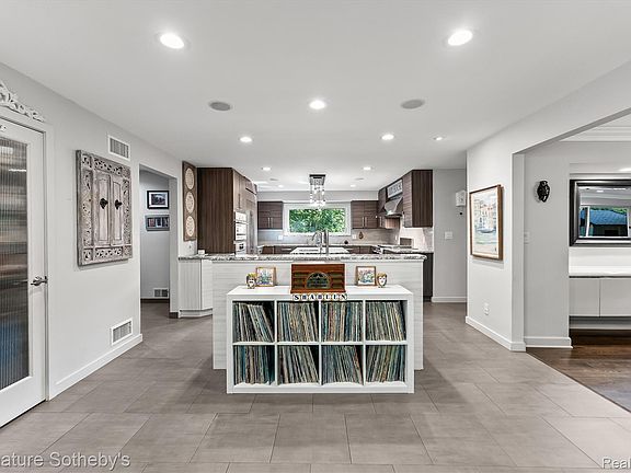 5th image of 28575 Danvers Ct