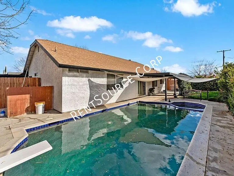 37925 Maureen St — Photo 22