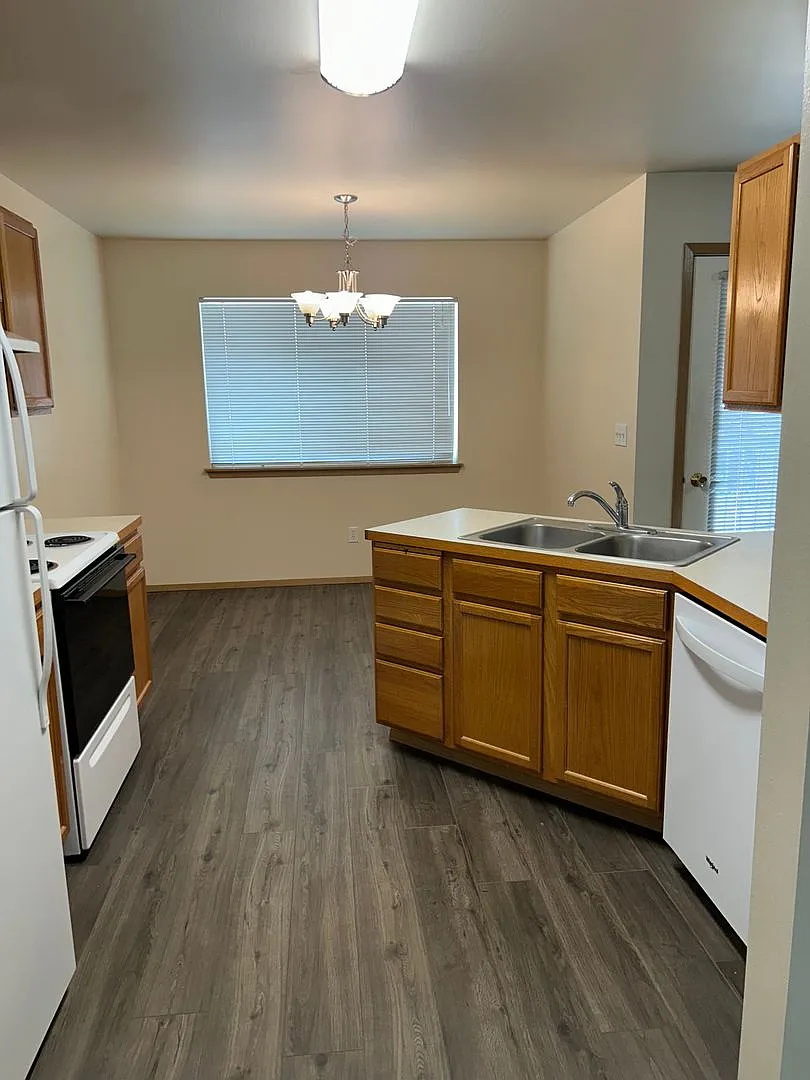 Ridgeview Court — Photo 2