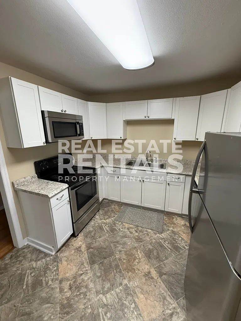 #11: 709 S 4th St - 1 — Photo 3