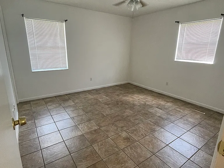 2319 S Tennyson Point — Photo 3