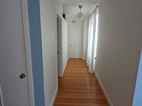 3rd image of 1118 W 8th St APT 1