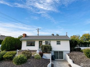 1369 Upland Drive, Sunnyside, WA 98944