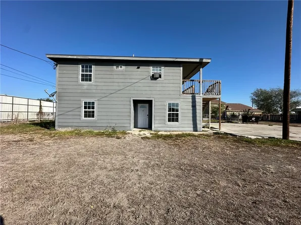 3152 Meadow Ln, Robstown, TX 78380